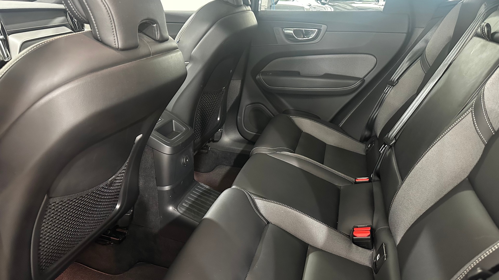 VOLVO XC60 2.0 T6 TE R-Design eAWD-image-5