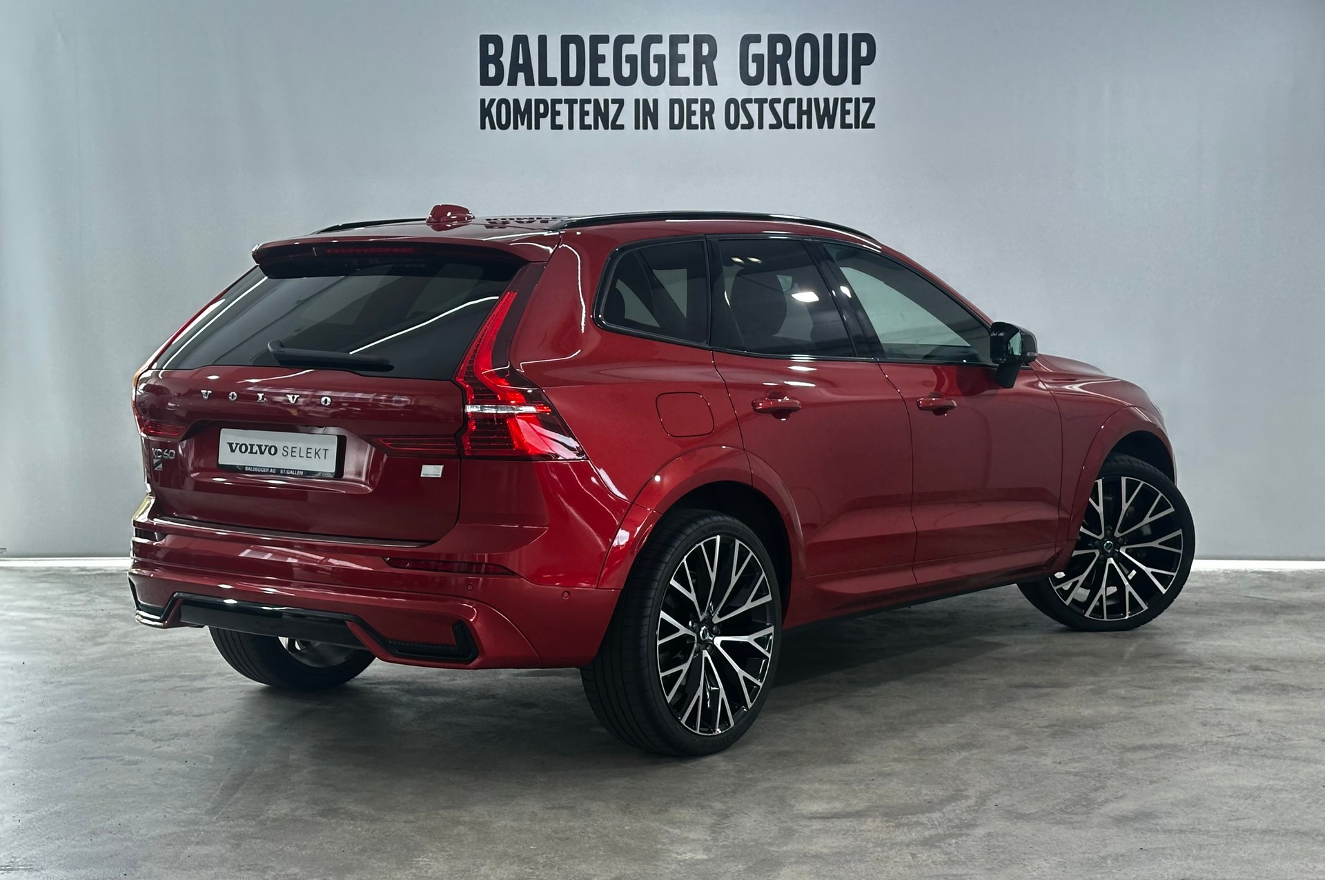 VOLVO XC60 2.0 T6 TE R-Design eAWD-image-2