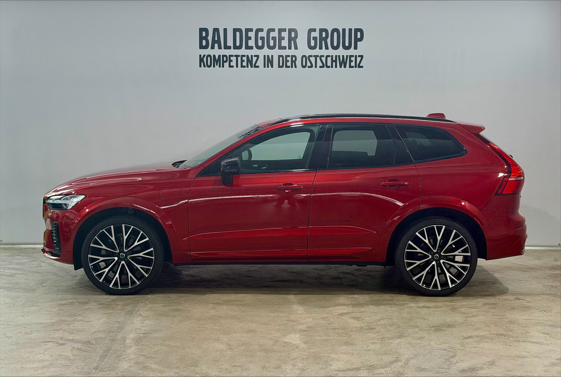 VOLVO XC60 2.0 T6 TE R-Design eAWD-image-1