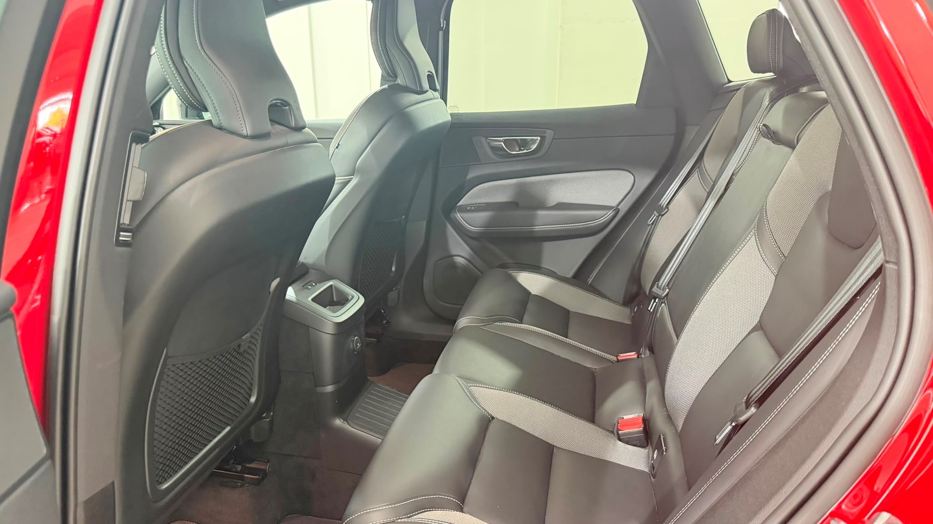 VOLVO XC60 2.0 T6 TE R-Design eAWD-image-6