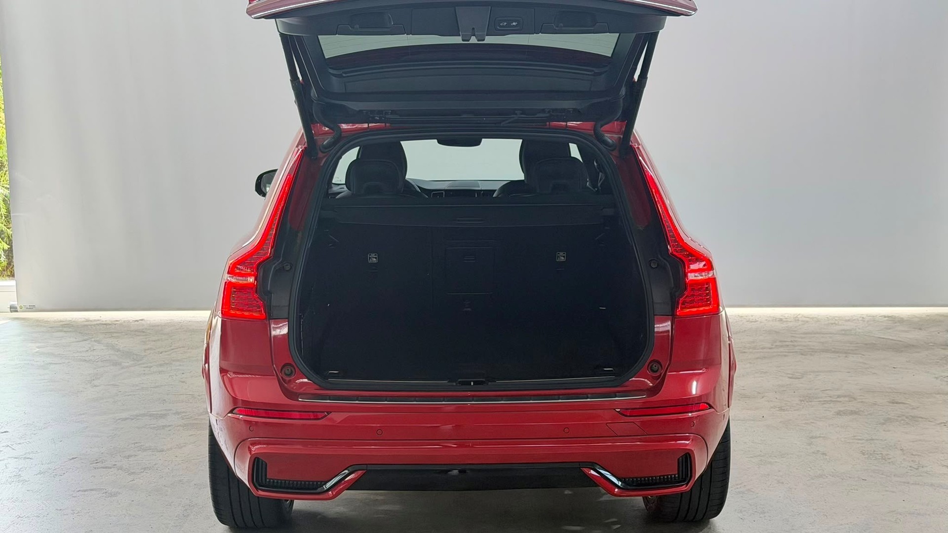 VOLVO XC60 2.0 T6 TE R-Design eAWD-image-10