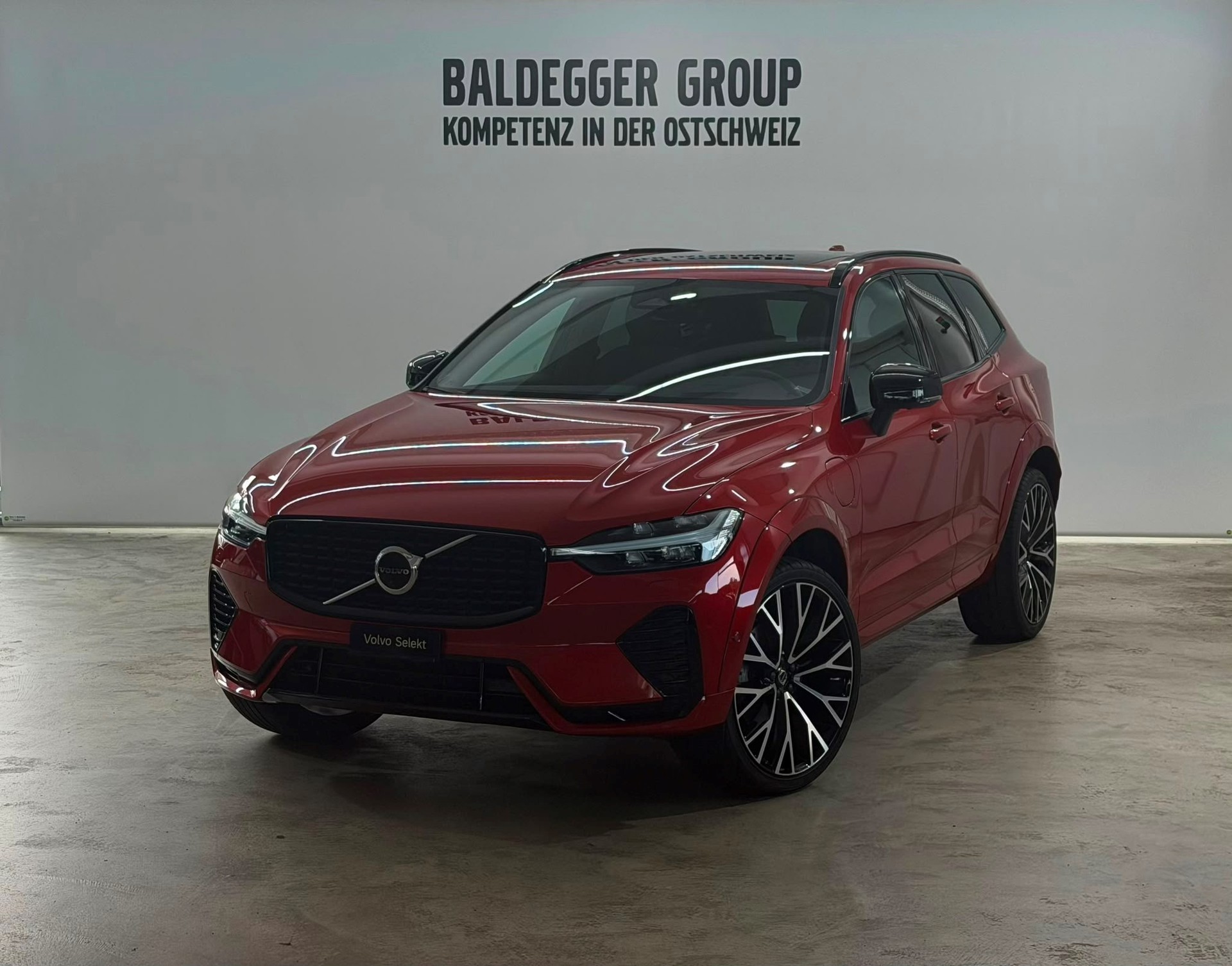 VOLVO XC60 2.0 T6 TE R-Design eAWD-image-0