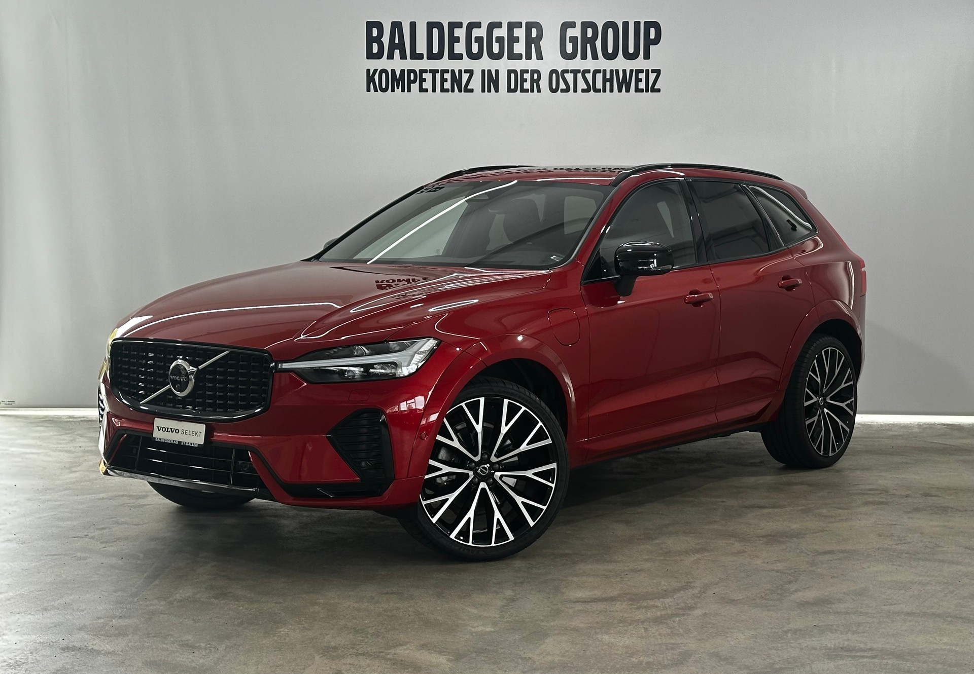 VOLVO XC60 2.0 T6 TE R-Design eAWD-image-0