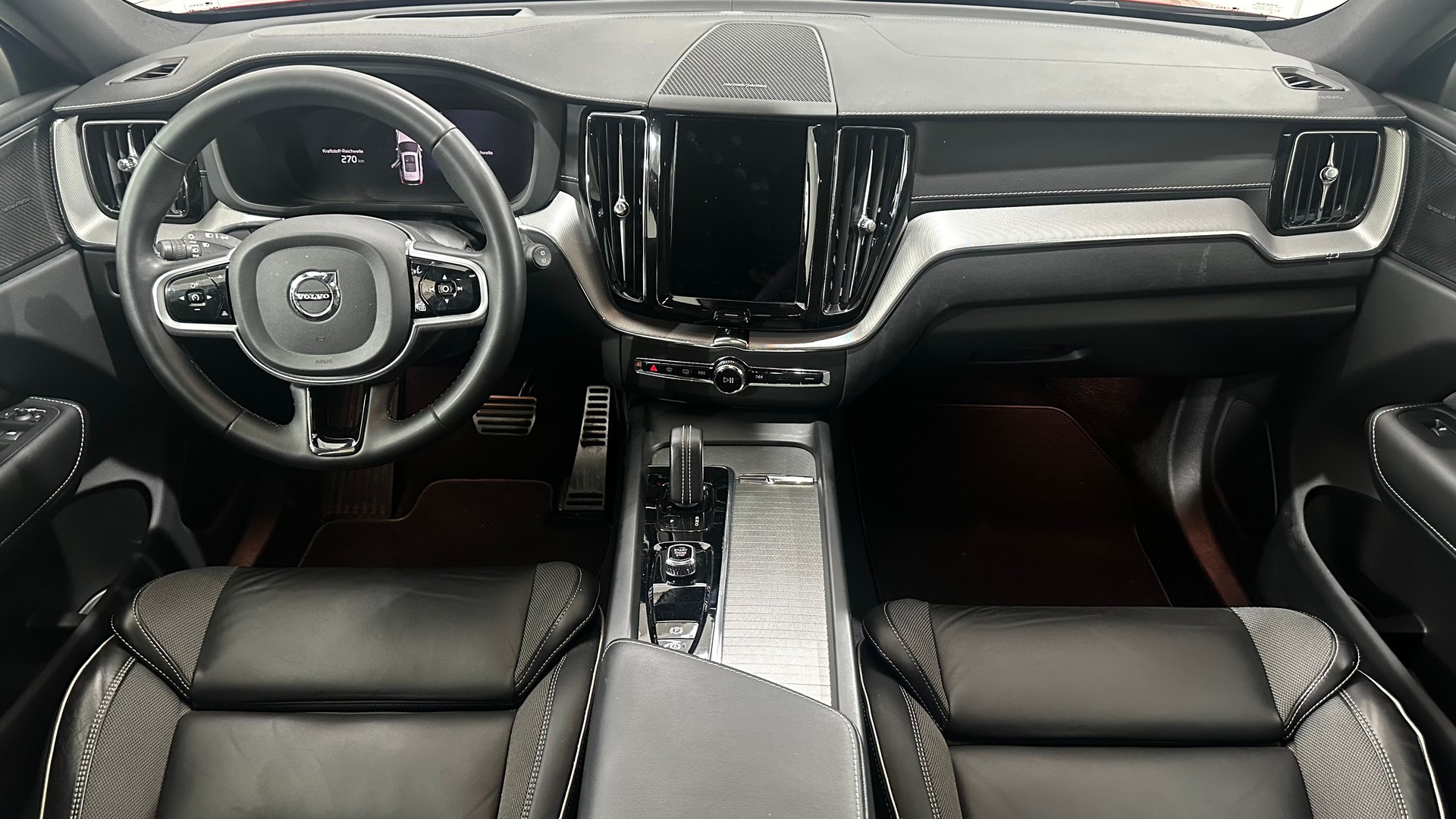 VOLVO XC60 2.0 T6 TE R-Design eAWD-image-4