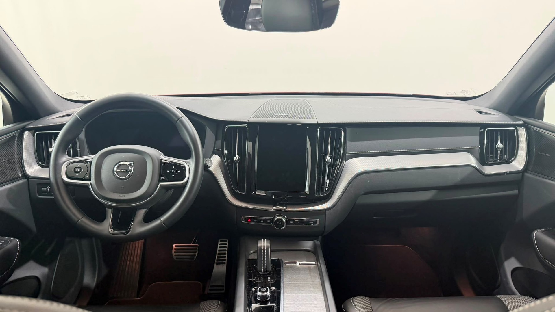 VOLVO XC60 2.0 T6 TE R-Design eAWD-image-5