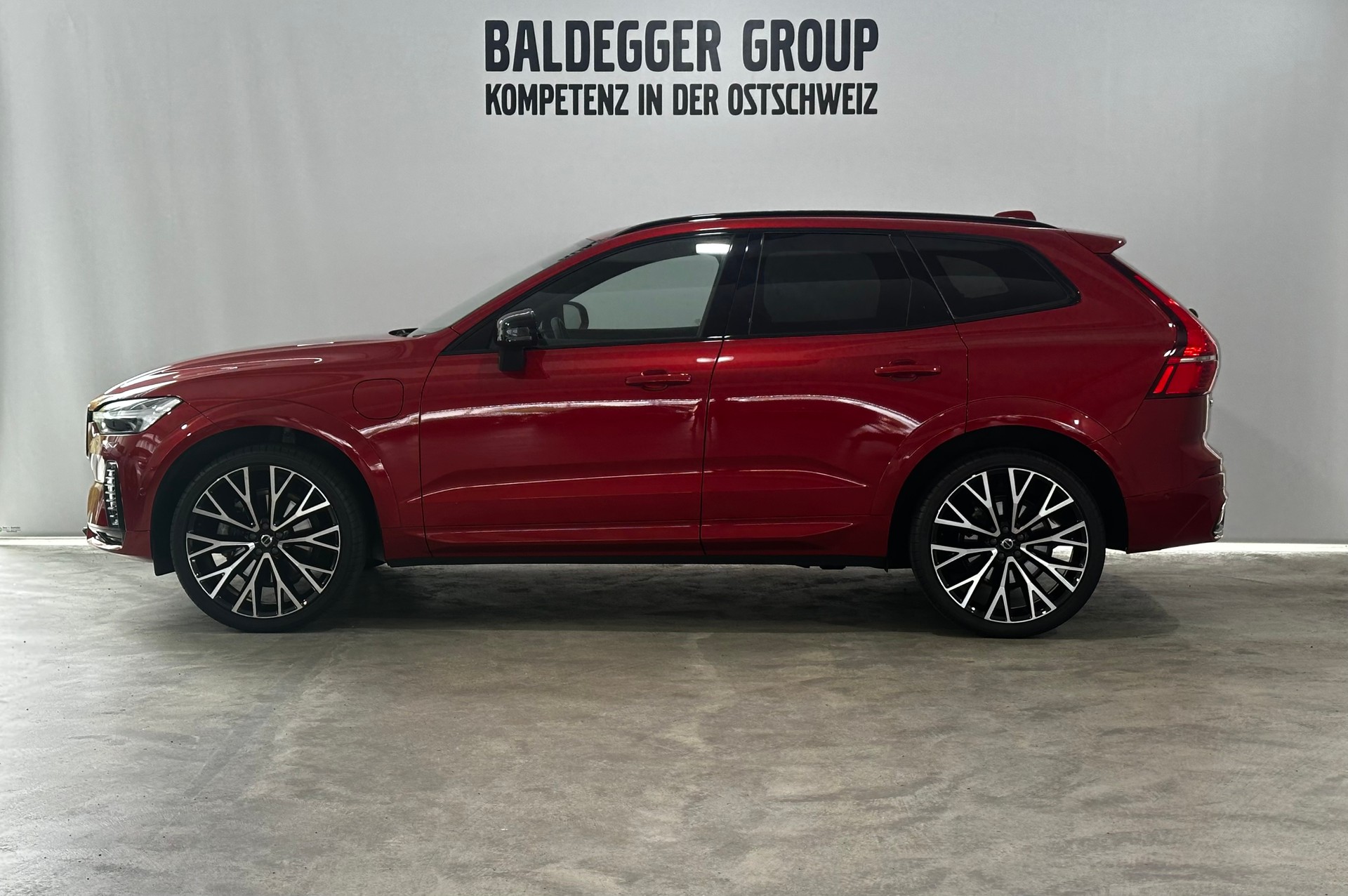 VOLVO XC60 2.0 T6 TE R-Design eAWD-image-1