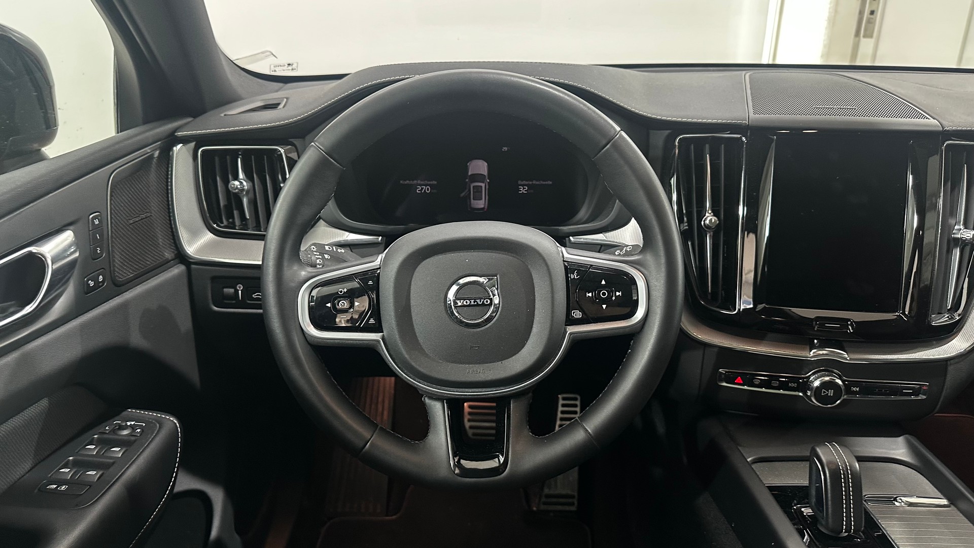 VOLVO XC60 2.0 T6 TE R-Design eAWD-image-12