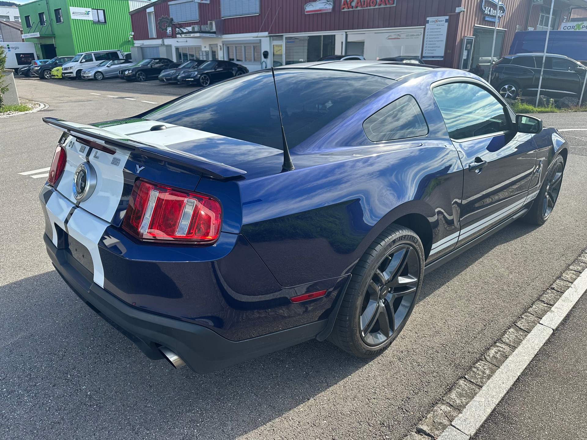 FORD Shelby GT 500-showroom-element-3