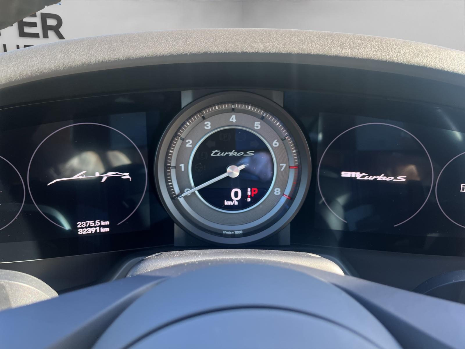 PORSCHE 911 Turbo S Cabriolet PDK-image-14