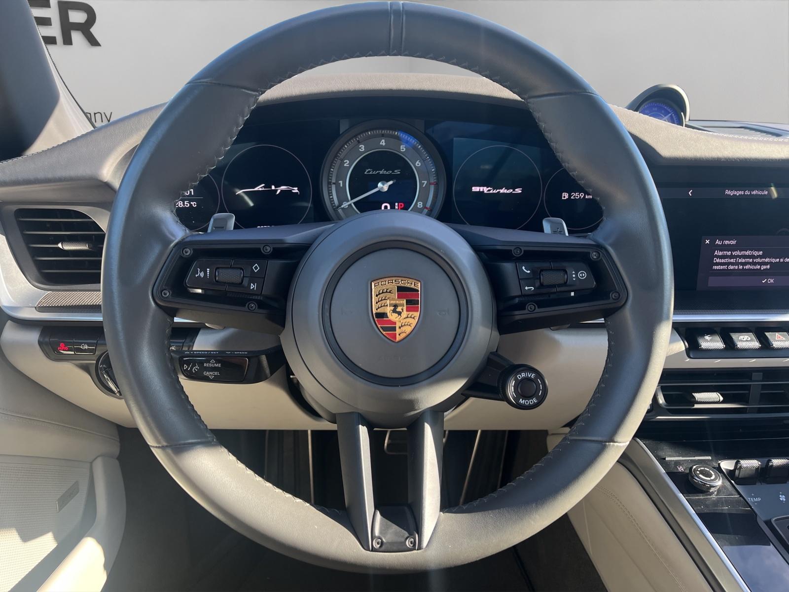 PORSCHE 911 Turbo S Cabriolet PDK-image-13