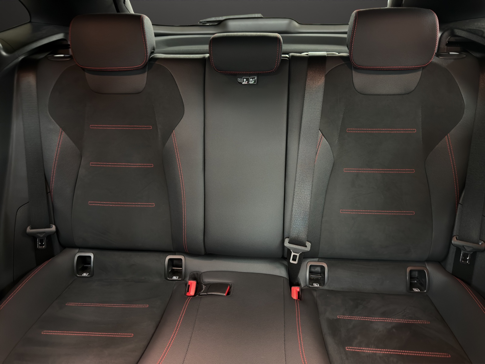 MERCEDES-BENZ GLA 220d 4Matic 8G-DCT-image-14