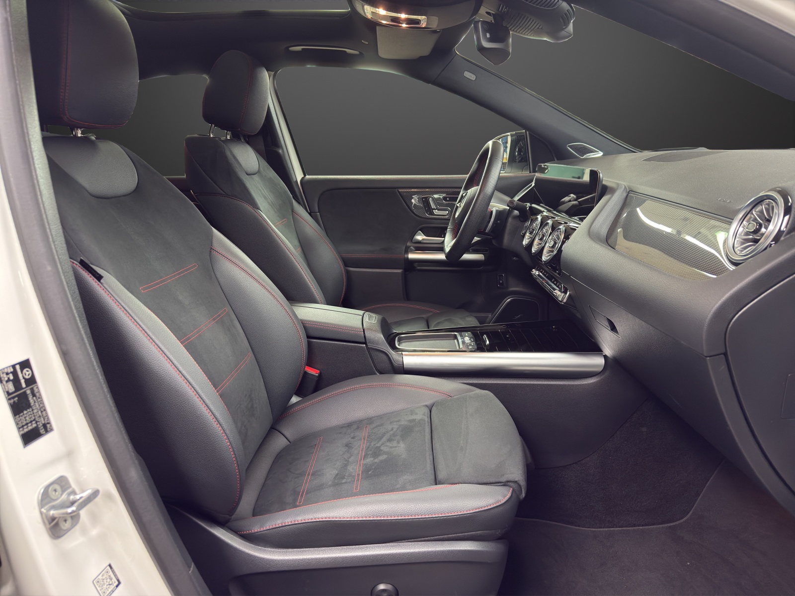 MERCEDES-BENZ GLA 220d 4Matic 8G-DCT-image-11