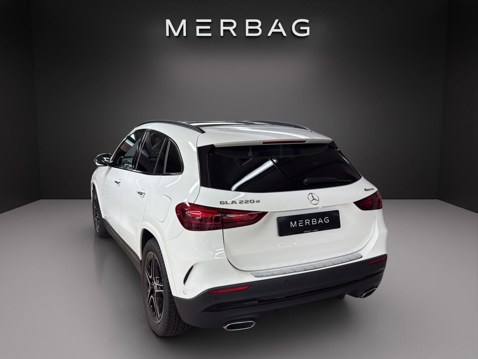 MERCEDES-BENZ GLA 220d 4Matic 8G-DCT-image-2