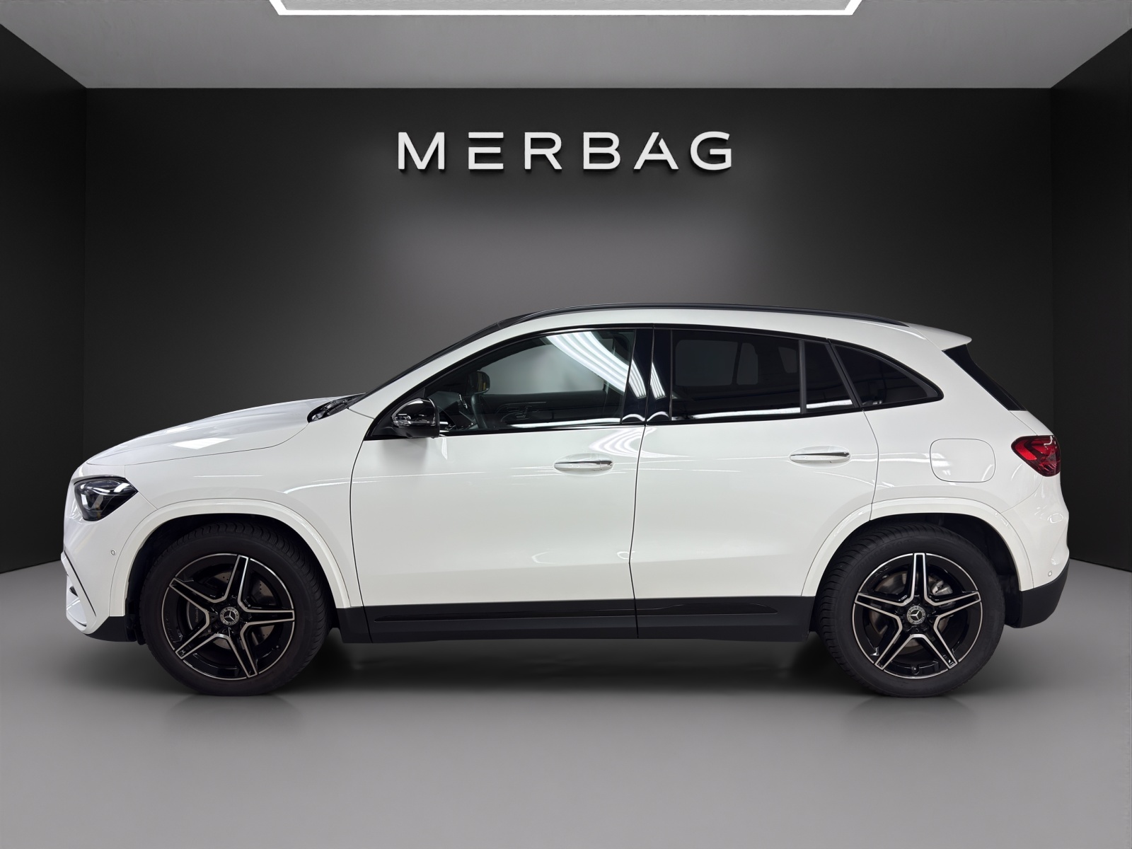 MERCEDES-BENZ GLA 220d 4Matic 8G-DCT-image-1