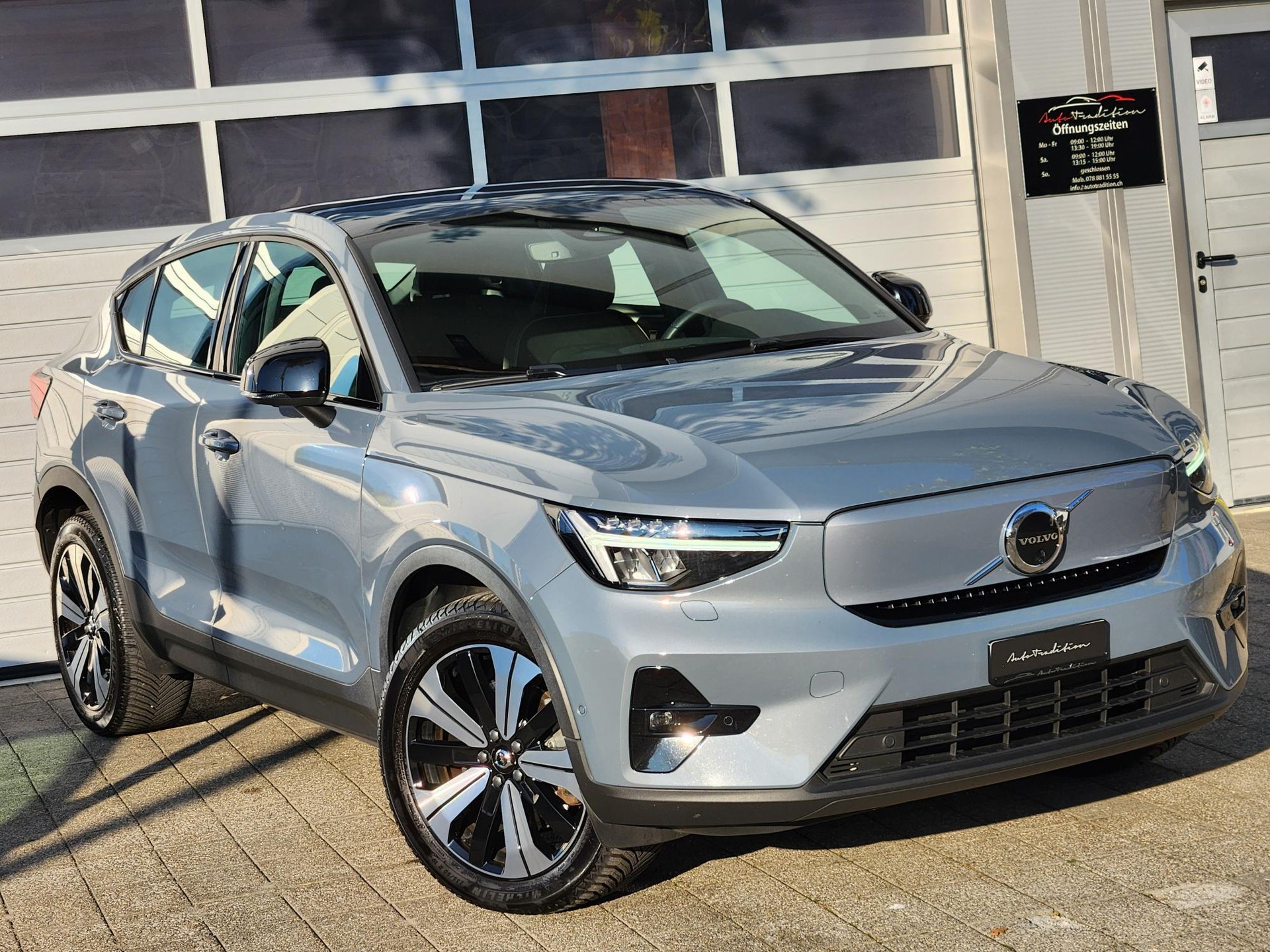 VOLVO C40 Recharge P6 Pure Electric Ultimate ** VOLLAUSSTATTUNG - BATTERIEZERTIFIKAT -GLASDACH -ASSIS. PAKET -GARANTIE BIS 09.2030**