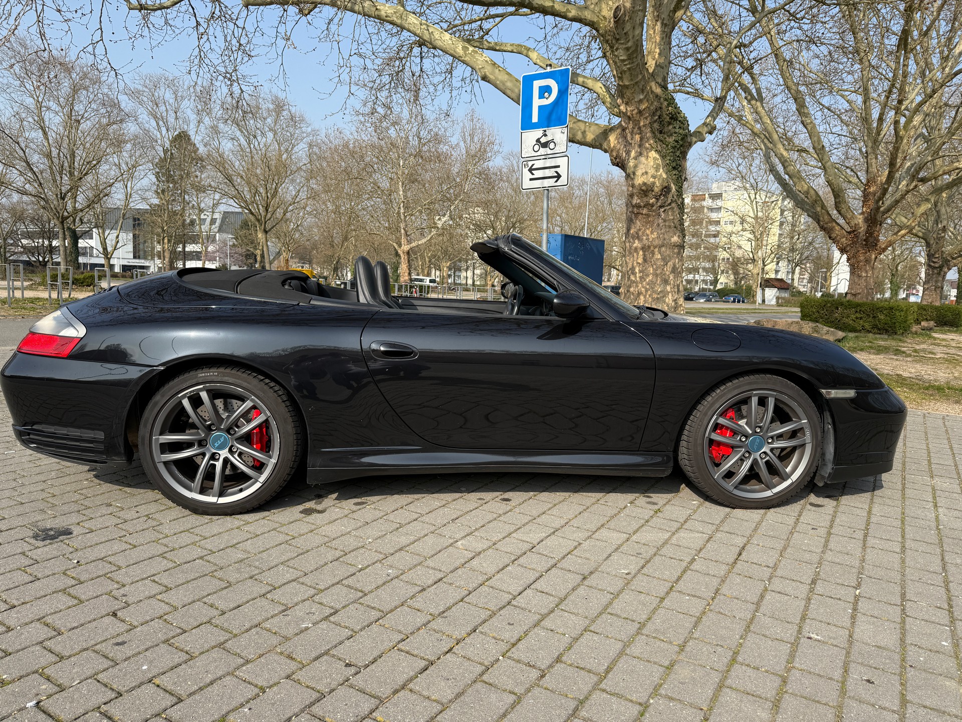 PORSCHE 911 Carrera 4 S Cabrio-image-4