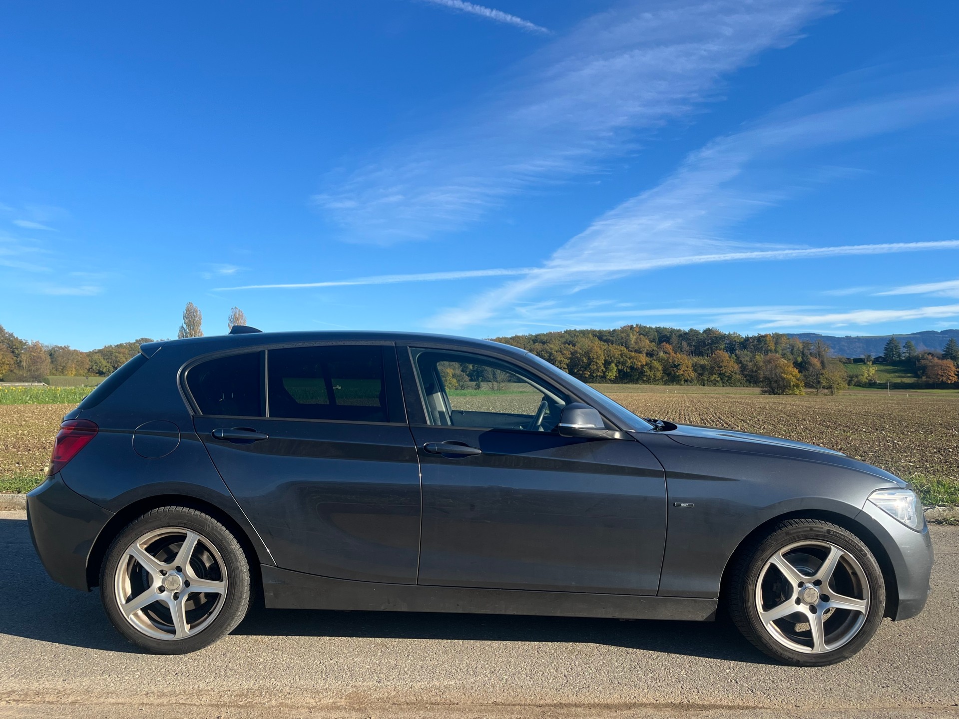 BMW 120d xDrive Sport Line-showroom-element-3