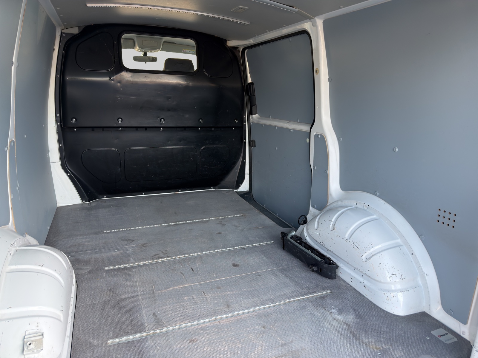 VW T6.1 2.0 TDI Entry-image-13