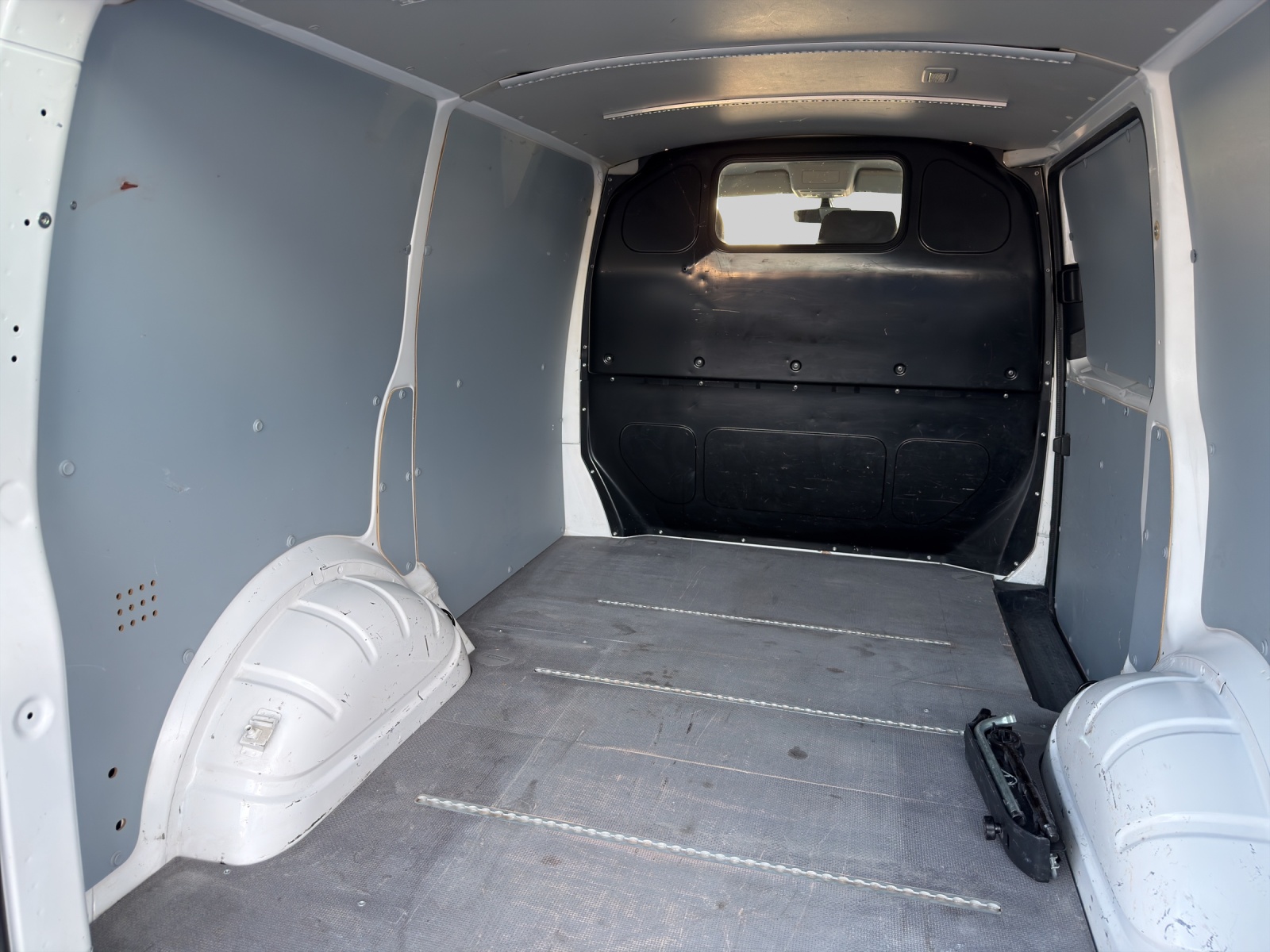 VW T6.1 2.0 TDI Entry-image-14