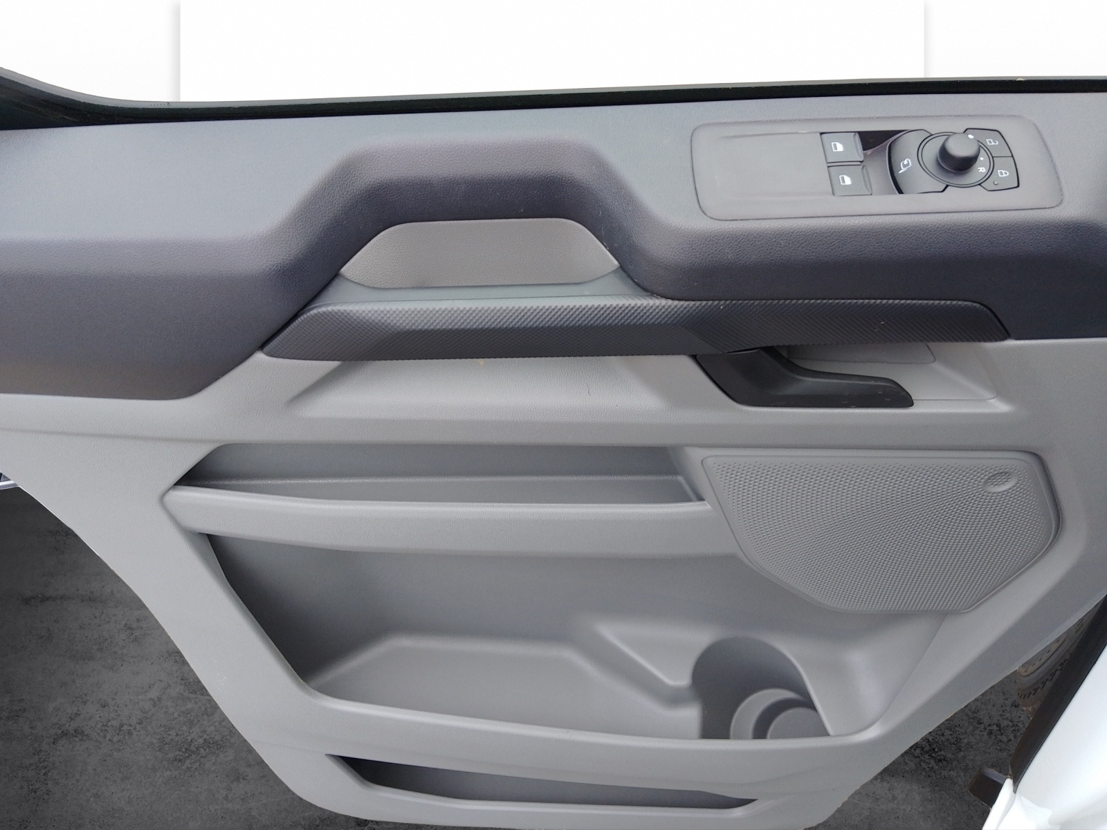 FORD Transit Custom Van 320 L2 2.0 EcoBlue 136 Trend Automat-image-11