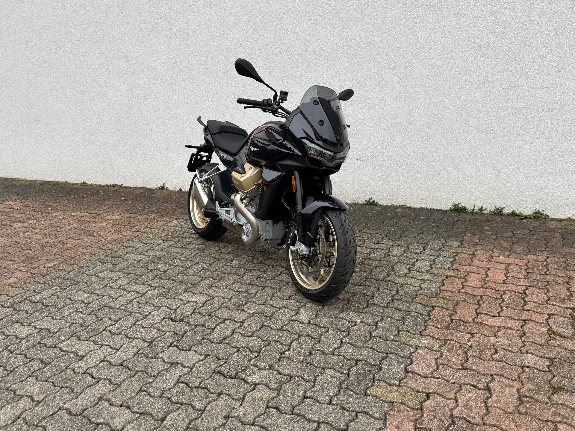 MOTO GUZZI V100 Mandello-image-5