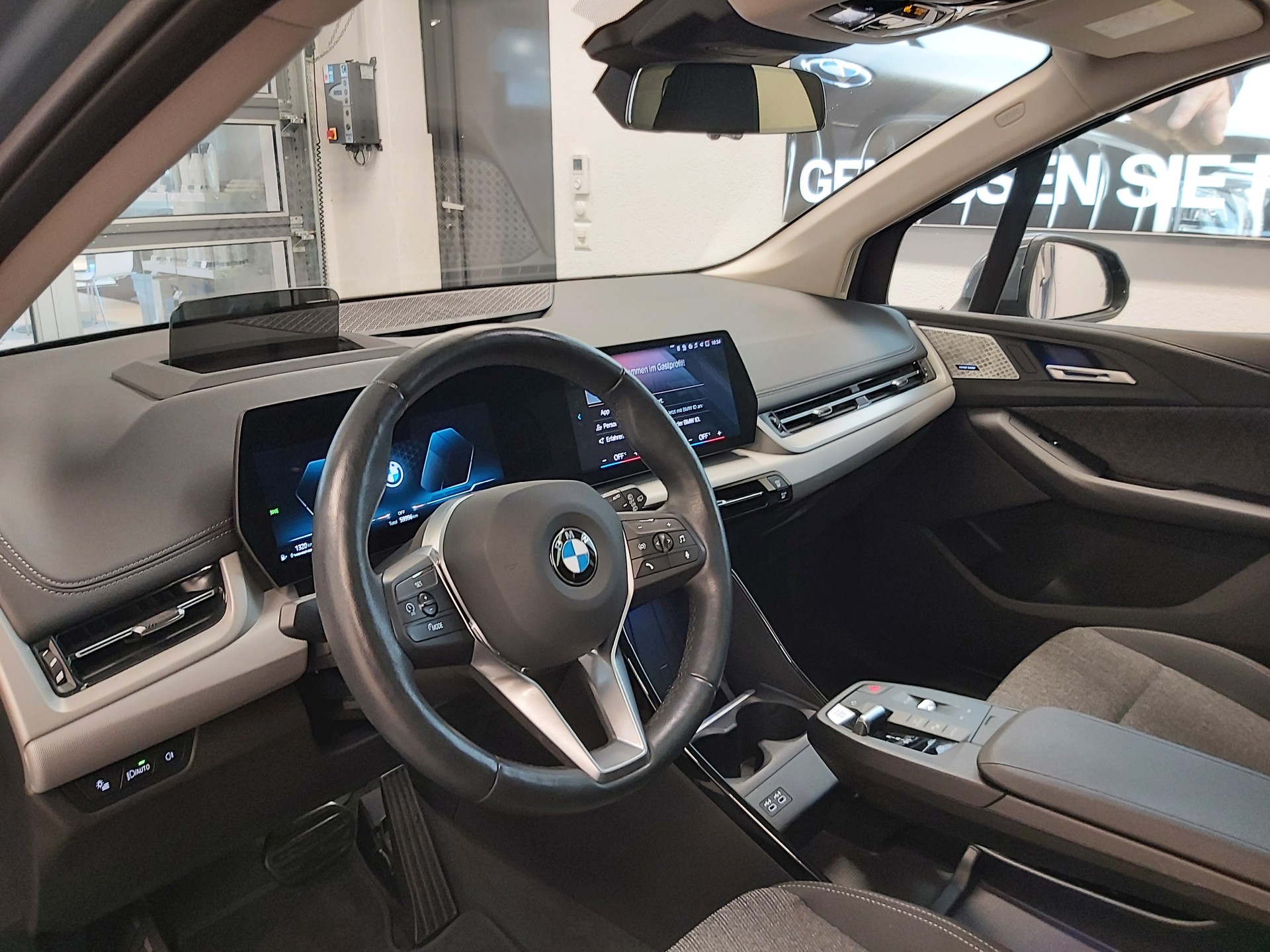 BMW 223d xDrive Active Tourer-image-9