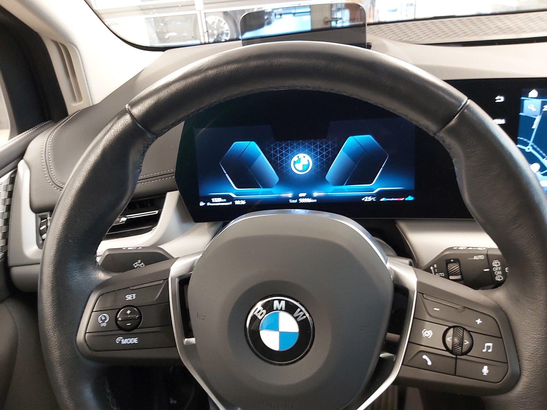 BMW 223d xDrive Active Tourer-image-13