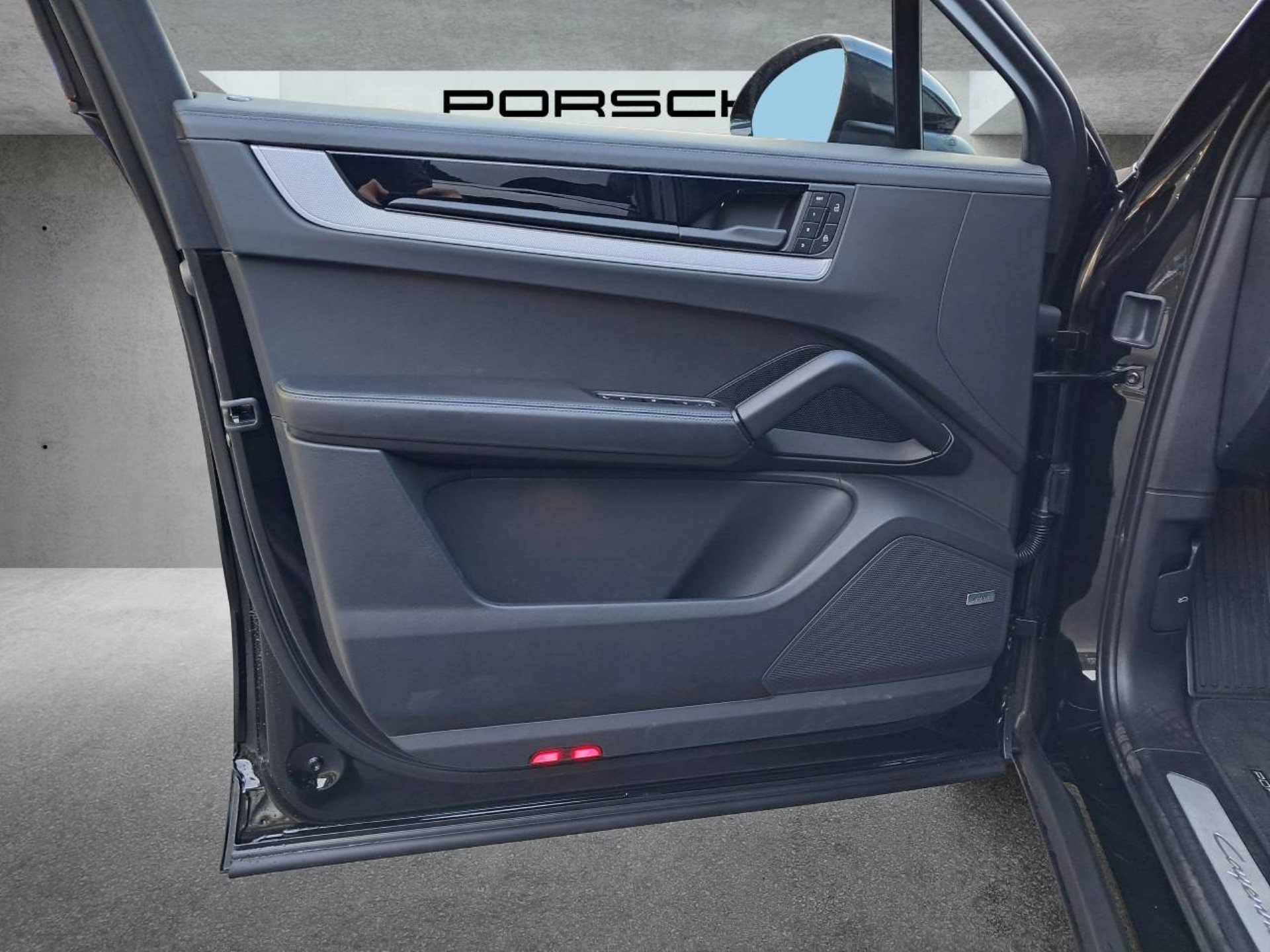 PORSCHE Cayenne E-Hybrid Coupé-image-23