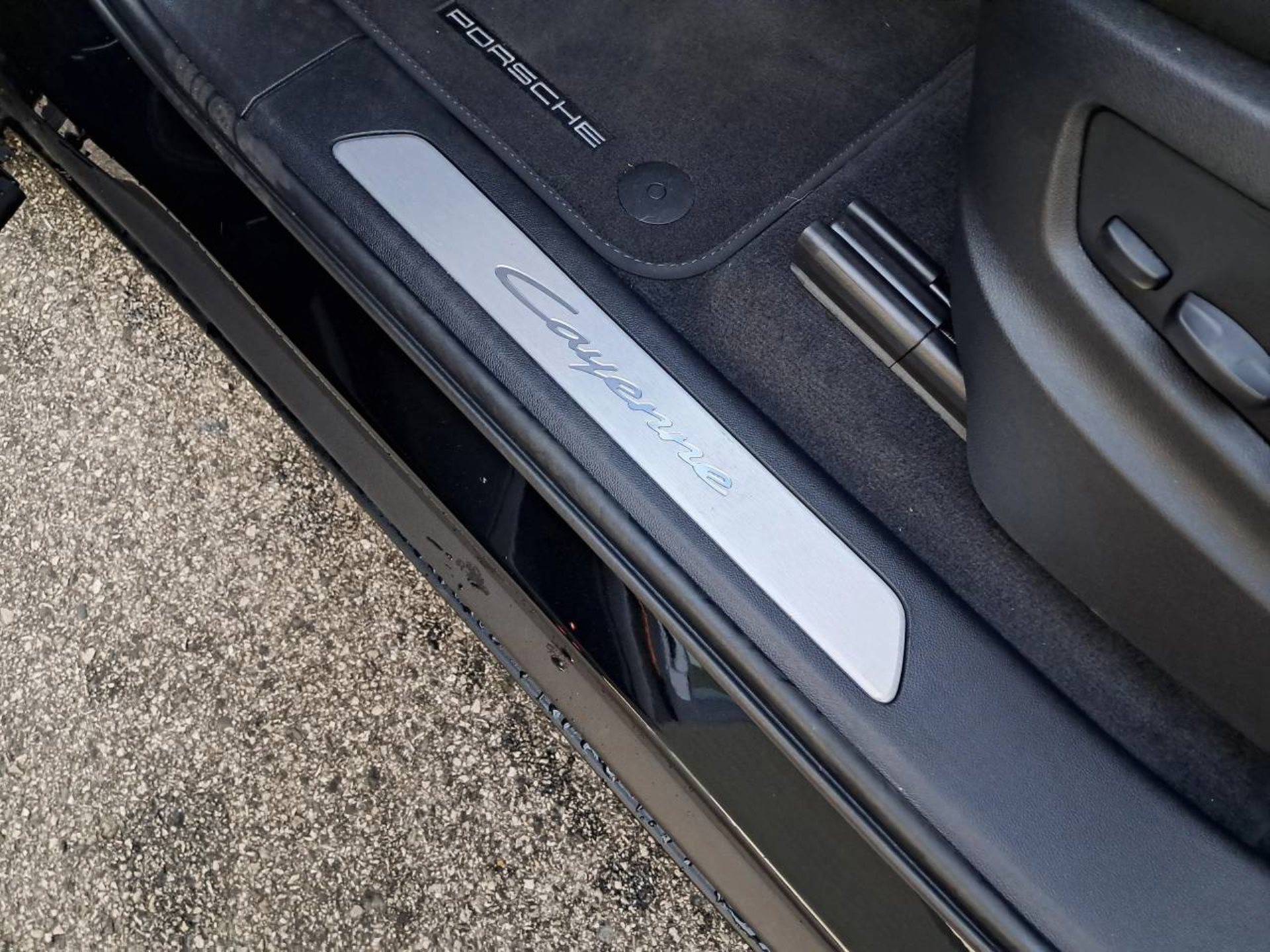PORSCHE Cayenne E-Hybrid Coupé-image-26