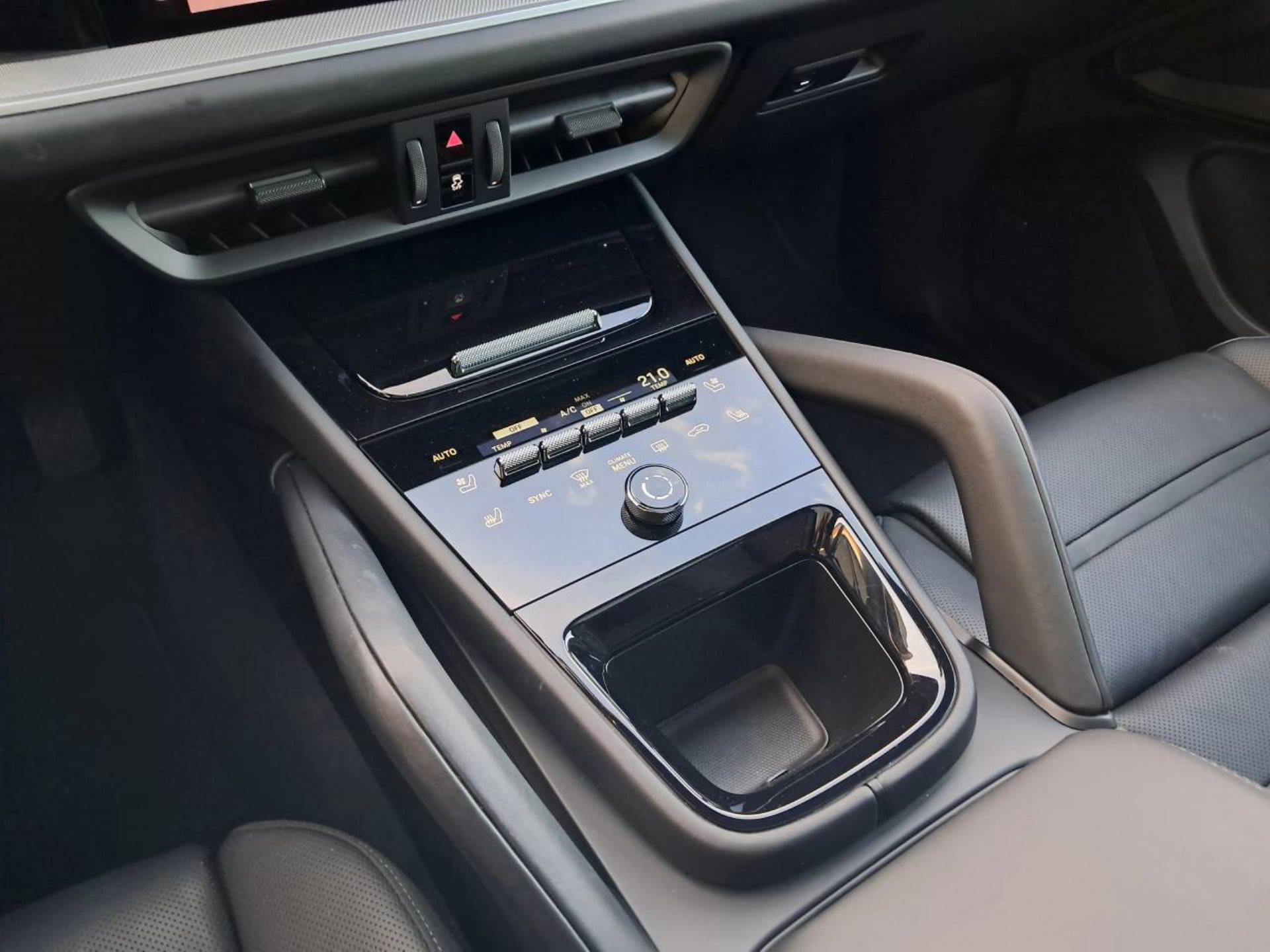 PORSCHE Cayenne E-Hybrid Coupé-image-19