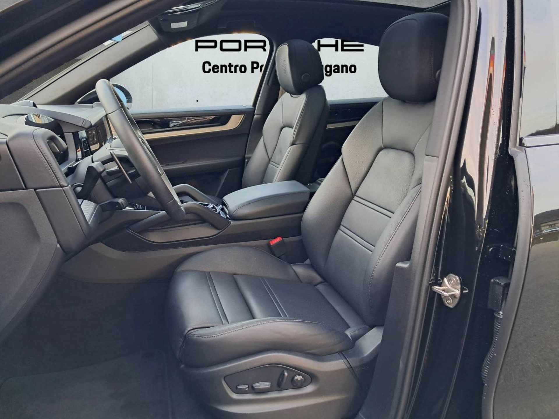 PORSCHE Cayenne E-Hybrid Coupé-image-4