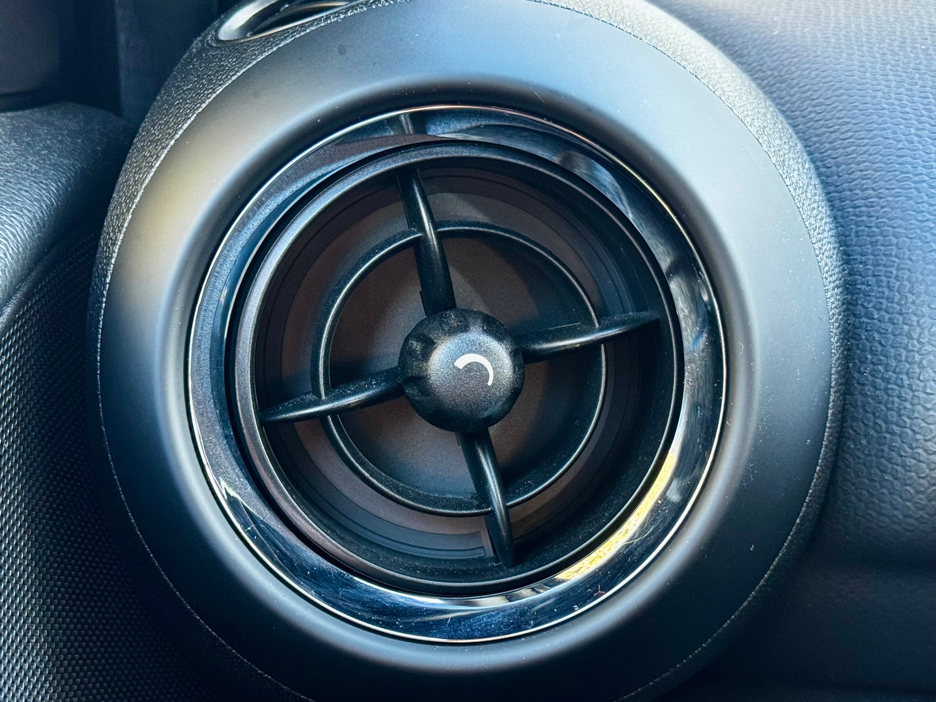 MINI Countryman Cooper SD ALL4-image-17