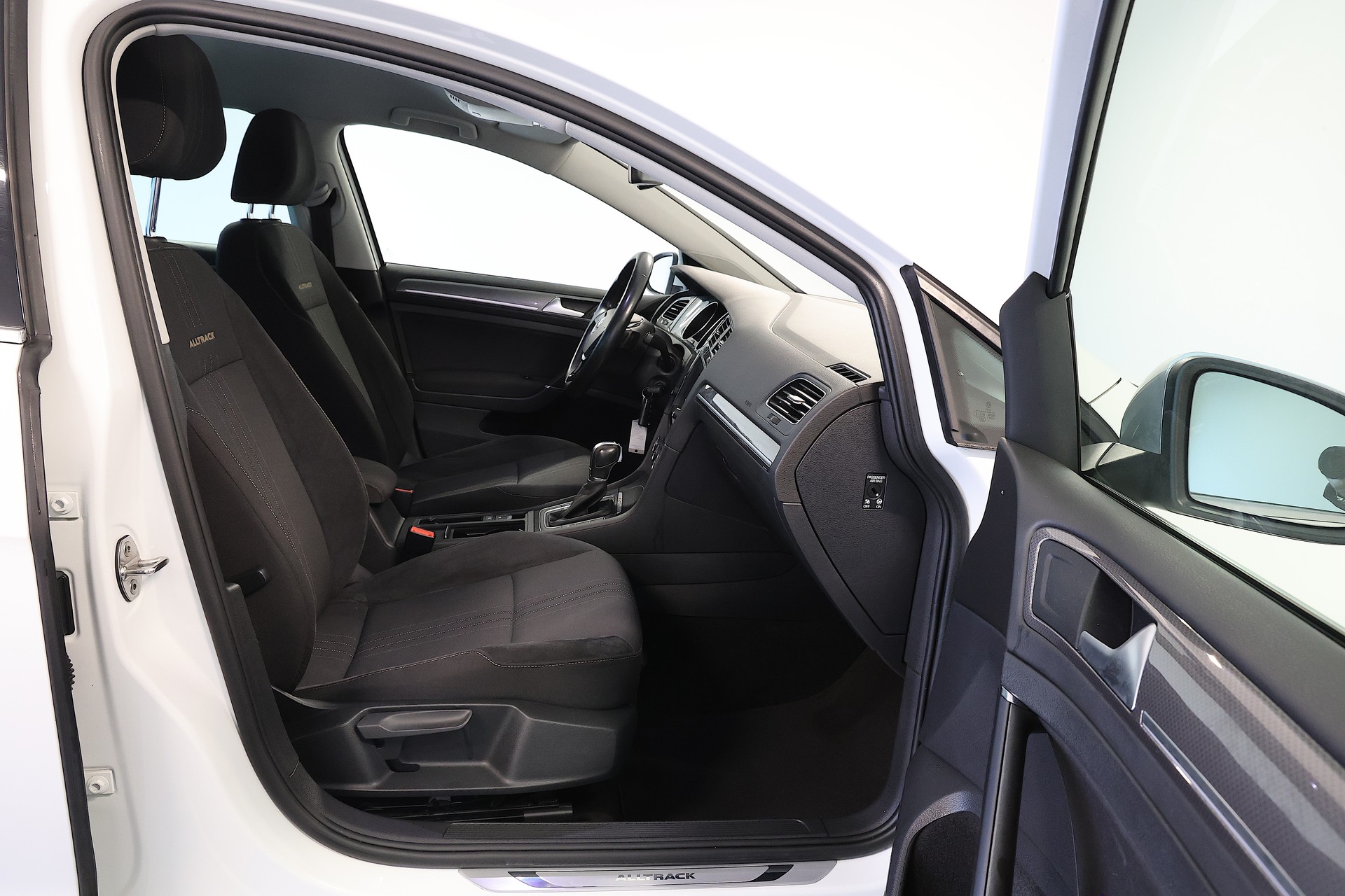 VW Golf 2.0 TDI Alltrack 4Motion-image-12