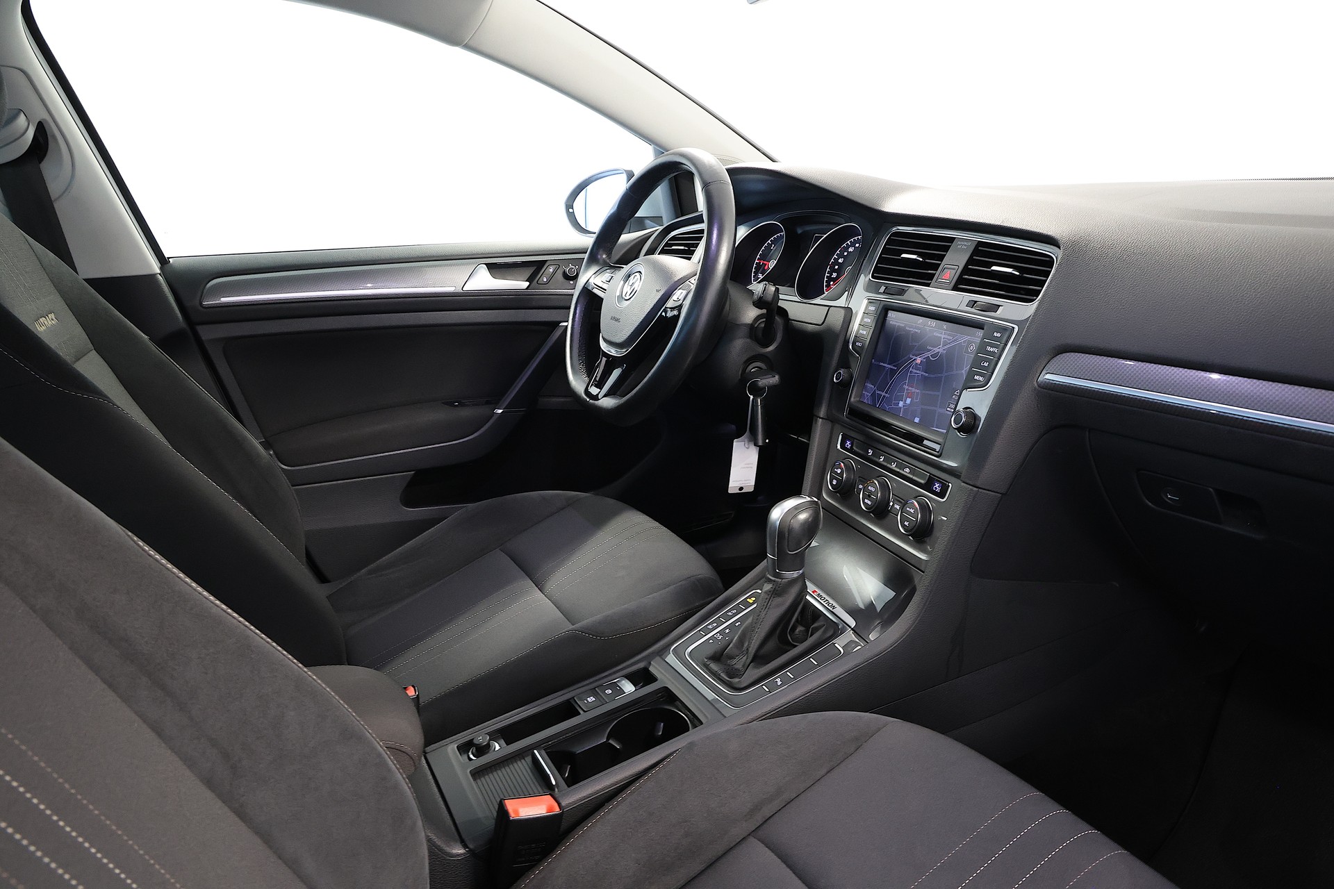VW Golf 2.0 TDI Alltrack 4Motion-image-13