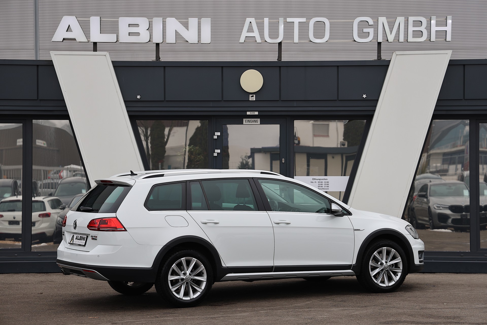 VW Golf 2.0 TDI Alltrack 4Motion-image-2