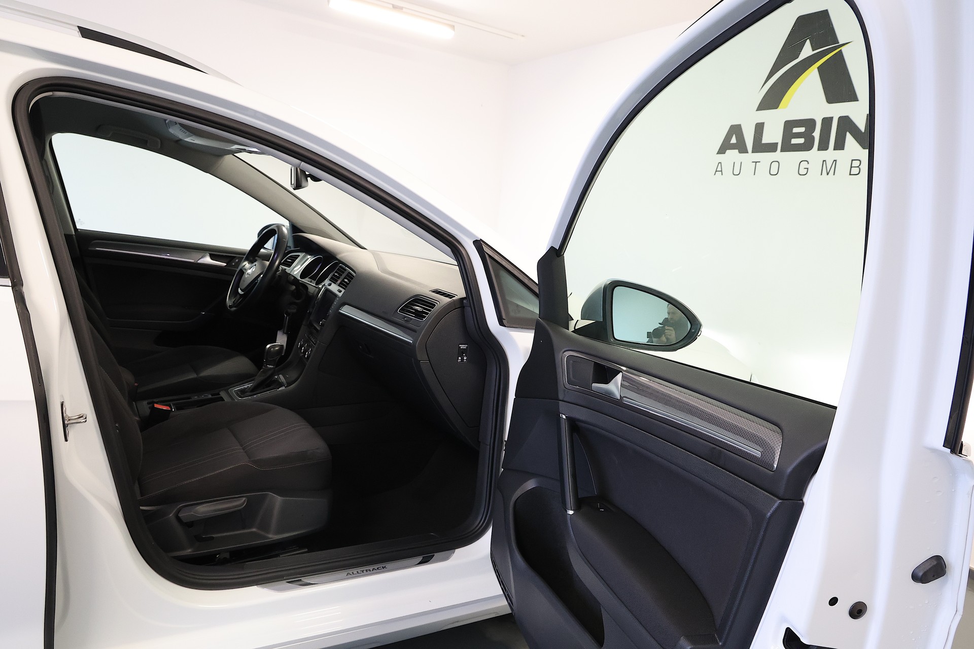 VW Golf 2.0 TDI Alltrack 4Motion-image-11