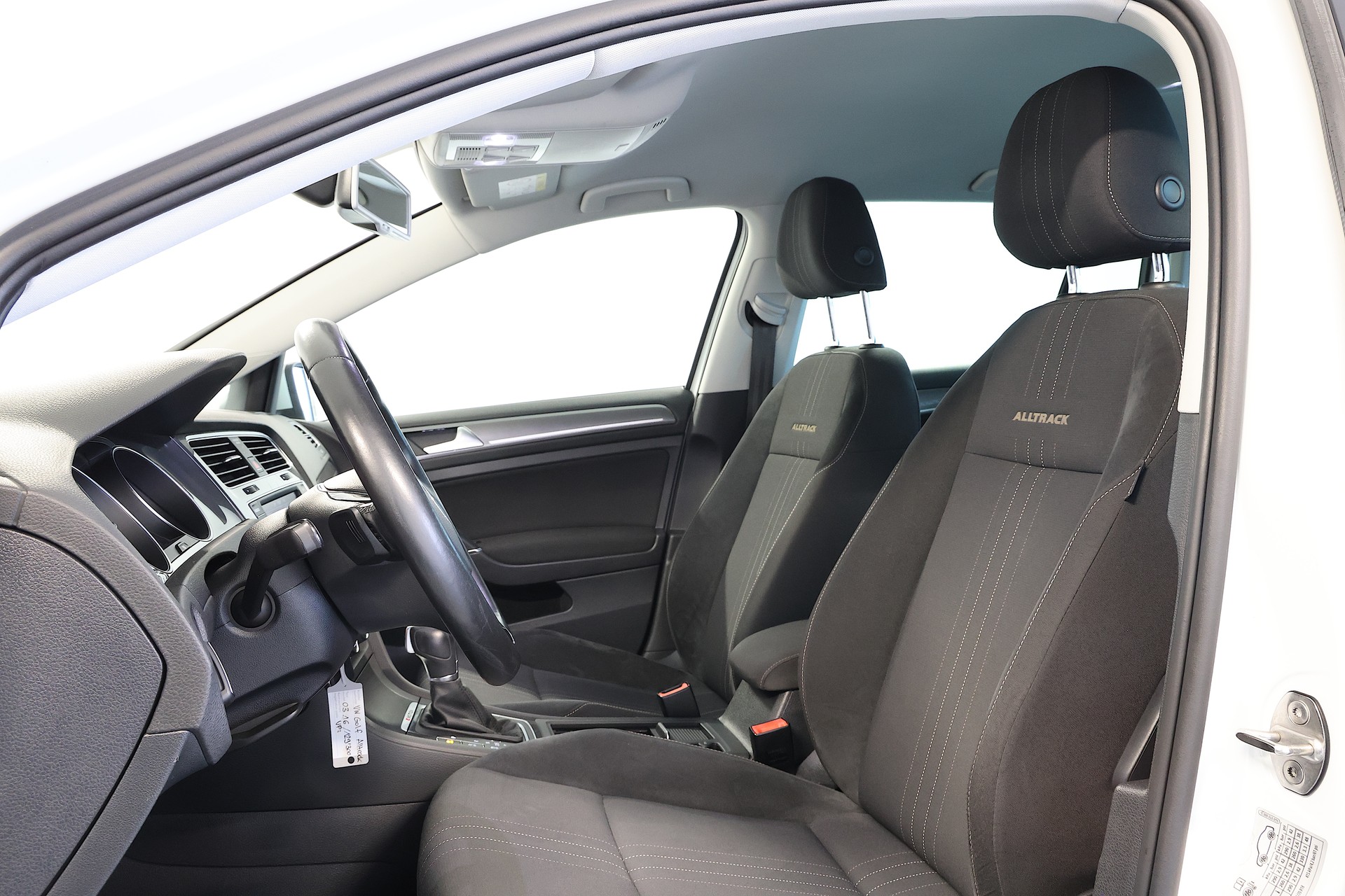 VW Golf 2.0 TDI Alltrack 4Motion-image-6