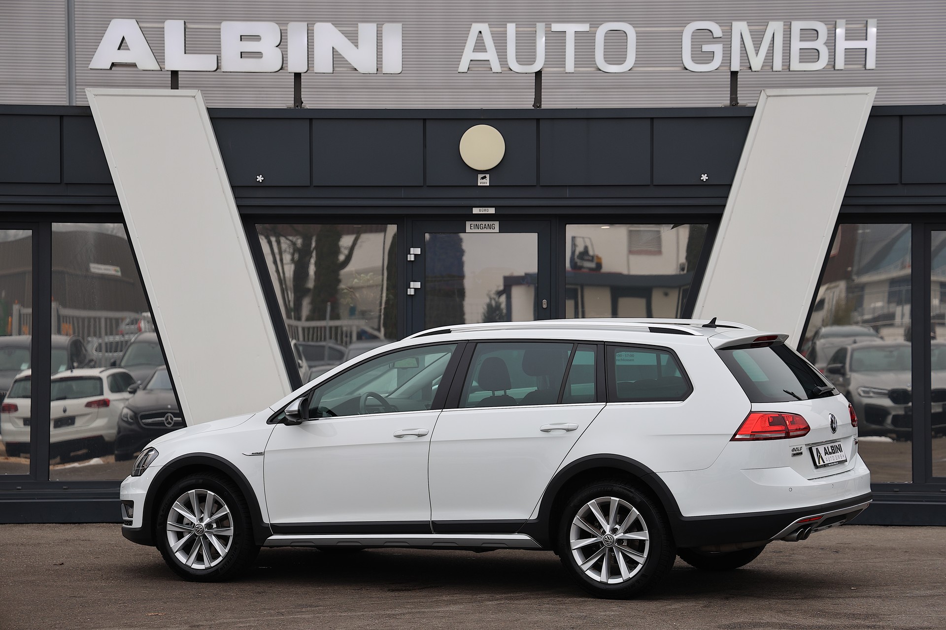 VW Golf 2.0 TDI Alltrack 4Motion-image-3