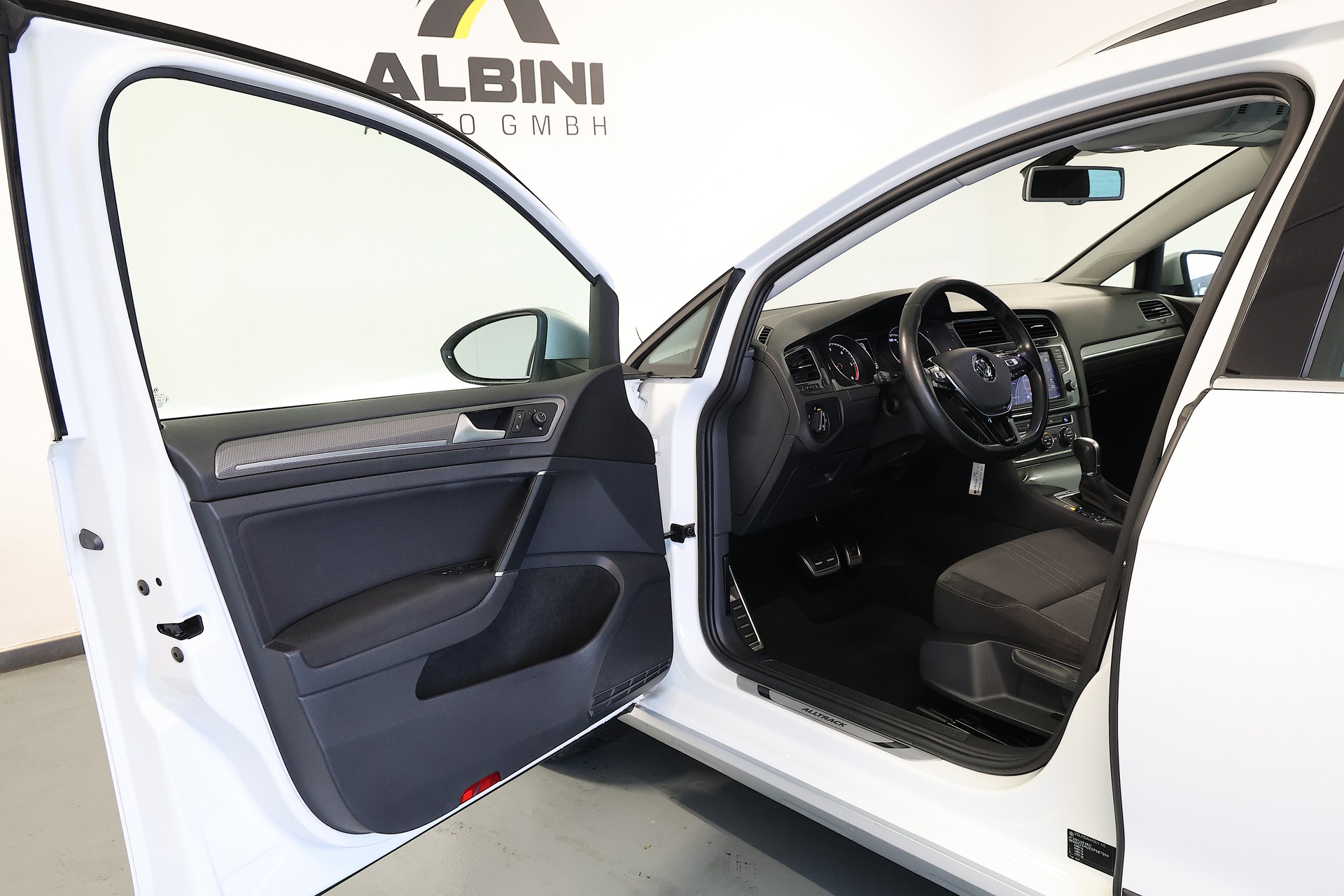 VW Golf 2.0 TDI Alltrack 4Motion-image-4