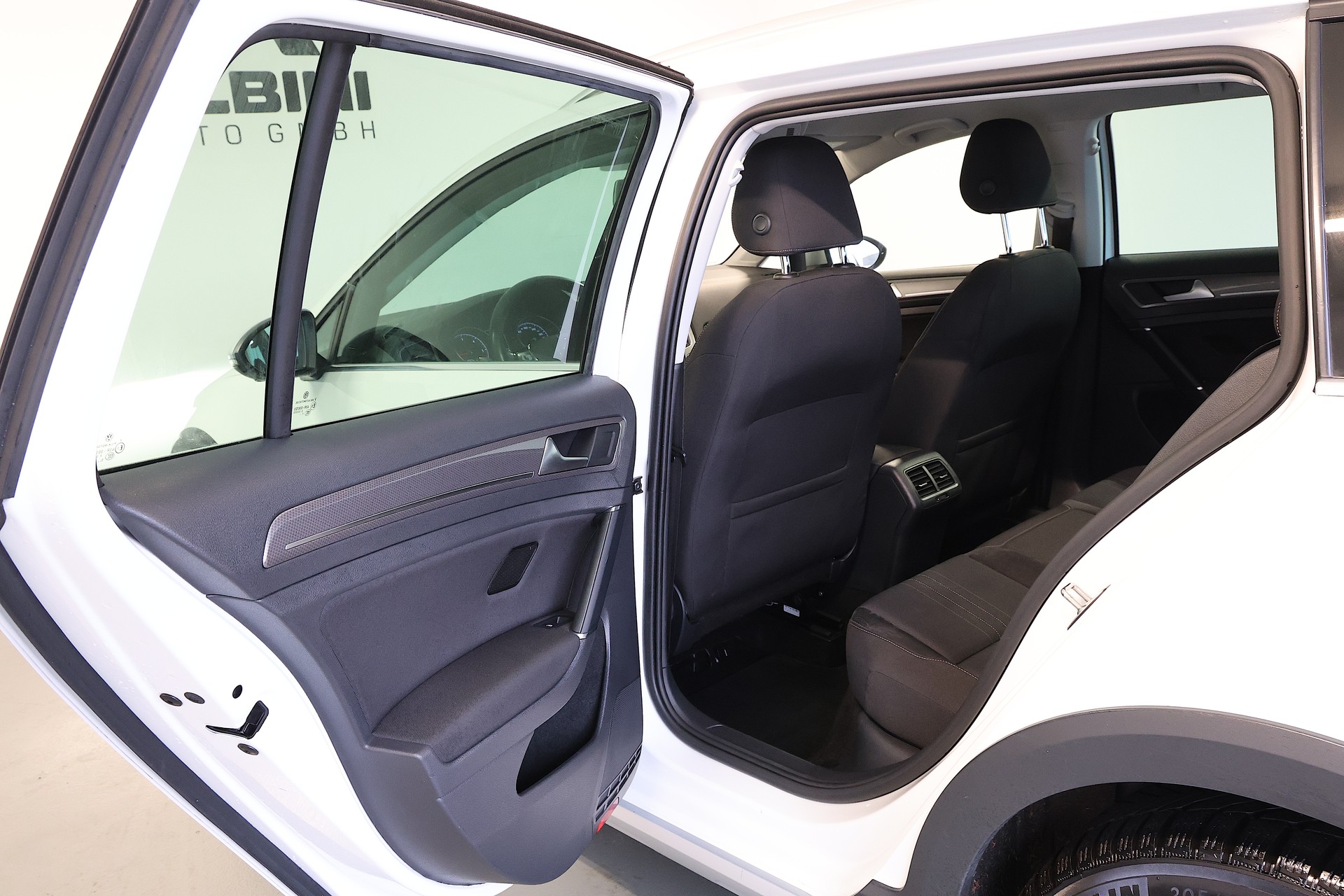VW Golf 2.0 TDI Alltrack 4Motion-image-14