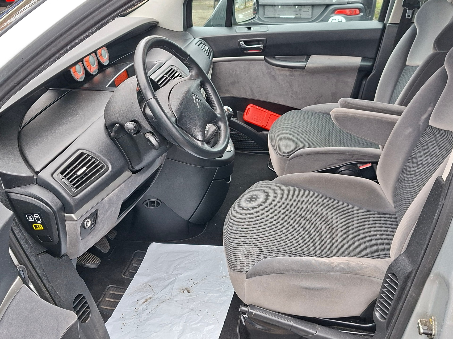CITROEN C8 2.0 16V HDi Attraction-image-7
