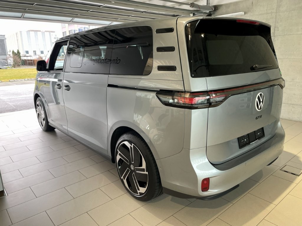 VW ID.Buzz LWB GTX 4 Motion-image-3