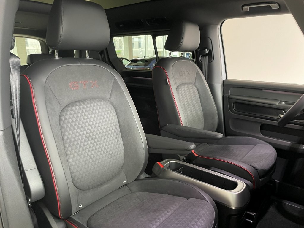 VW ID.Buzz LWB GTX 4 Motion-image-5