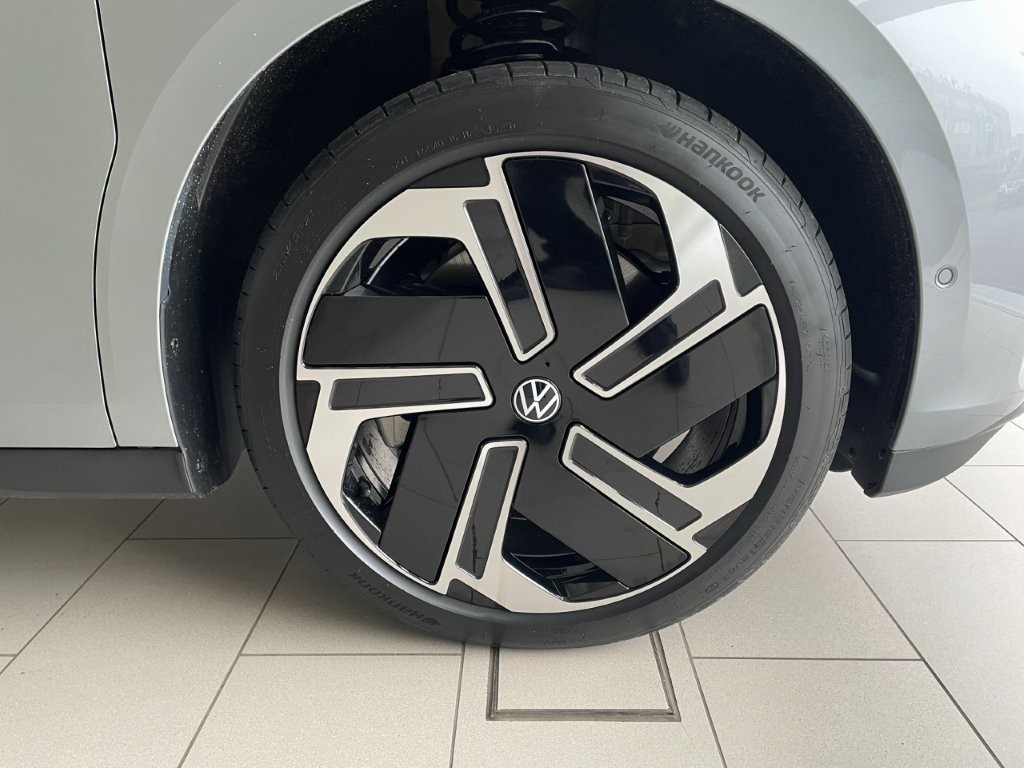 VW ID.Buzz LWB GTX 4 Motion-image-4