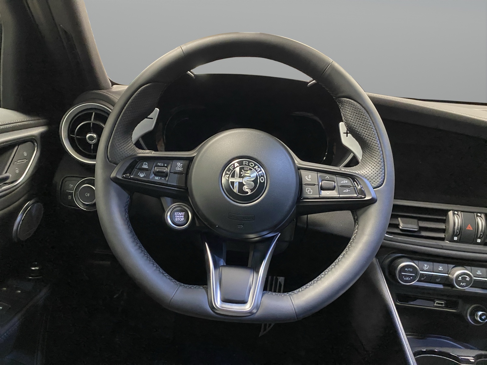 ALFA ROMEO Giulia 2.0 Q4 280 Veloce P-image-12