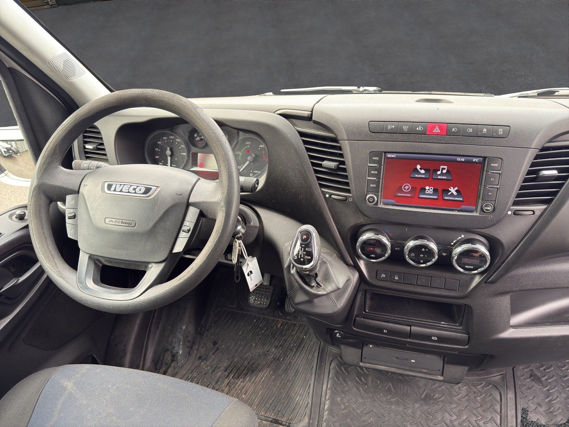 IVECO 35 S 13 V Automat mit Standheizung!-image-10