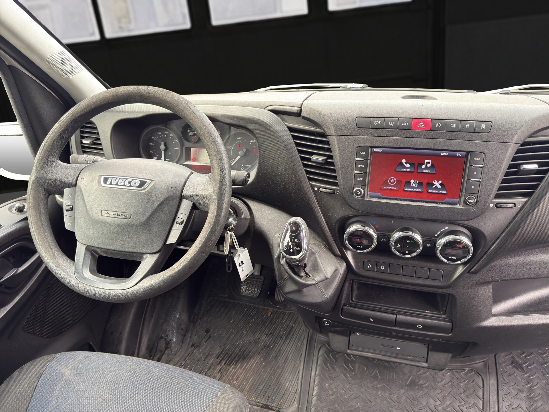 IVECO 35 S 13 V Automat mit Standheizung!-image-10