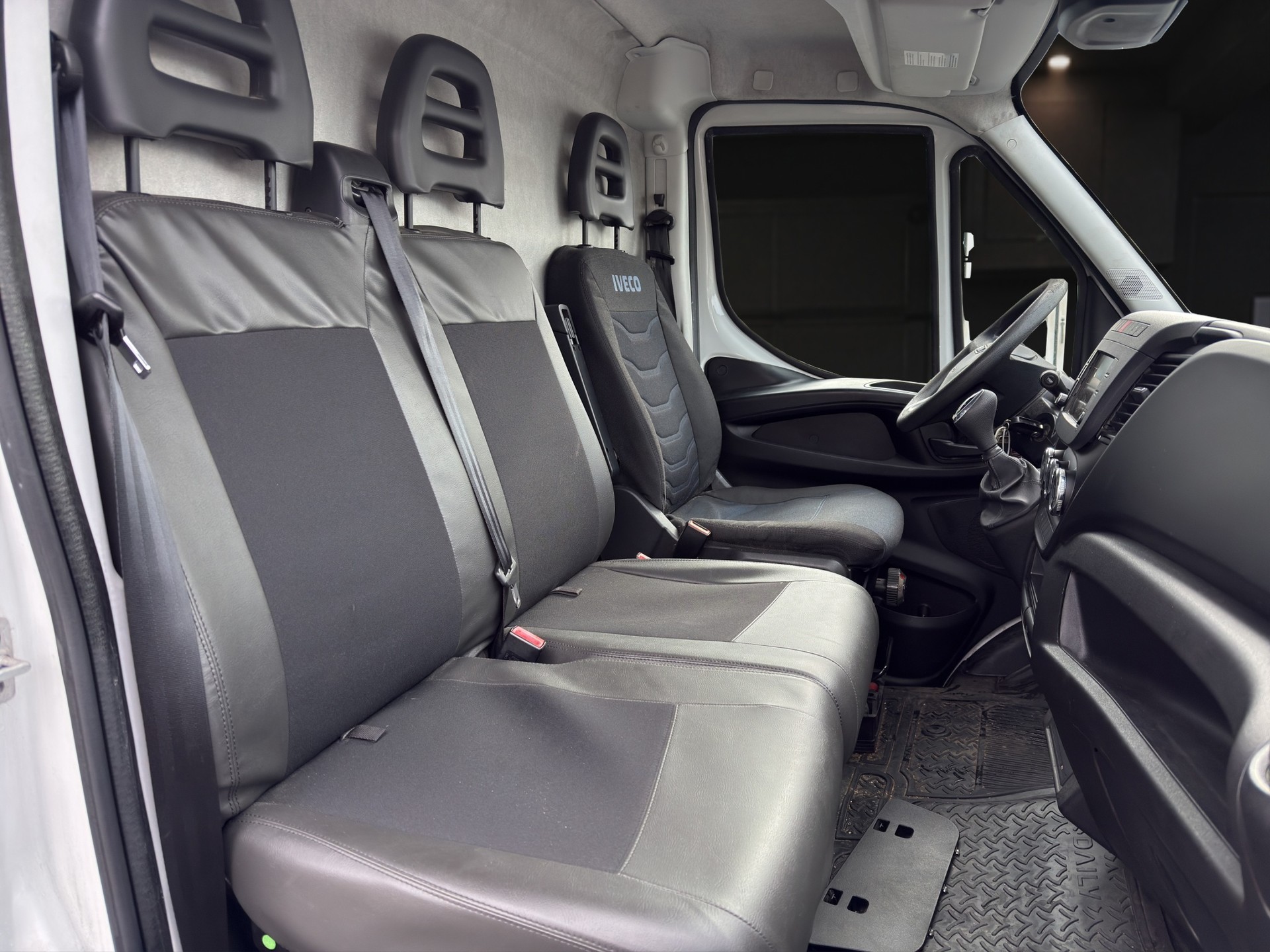IVECO 35 S 13 V Automat mit Standheizung!-image-9