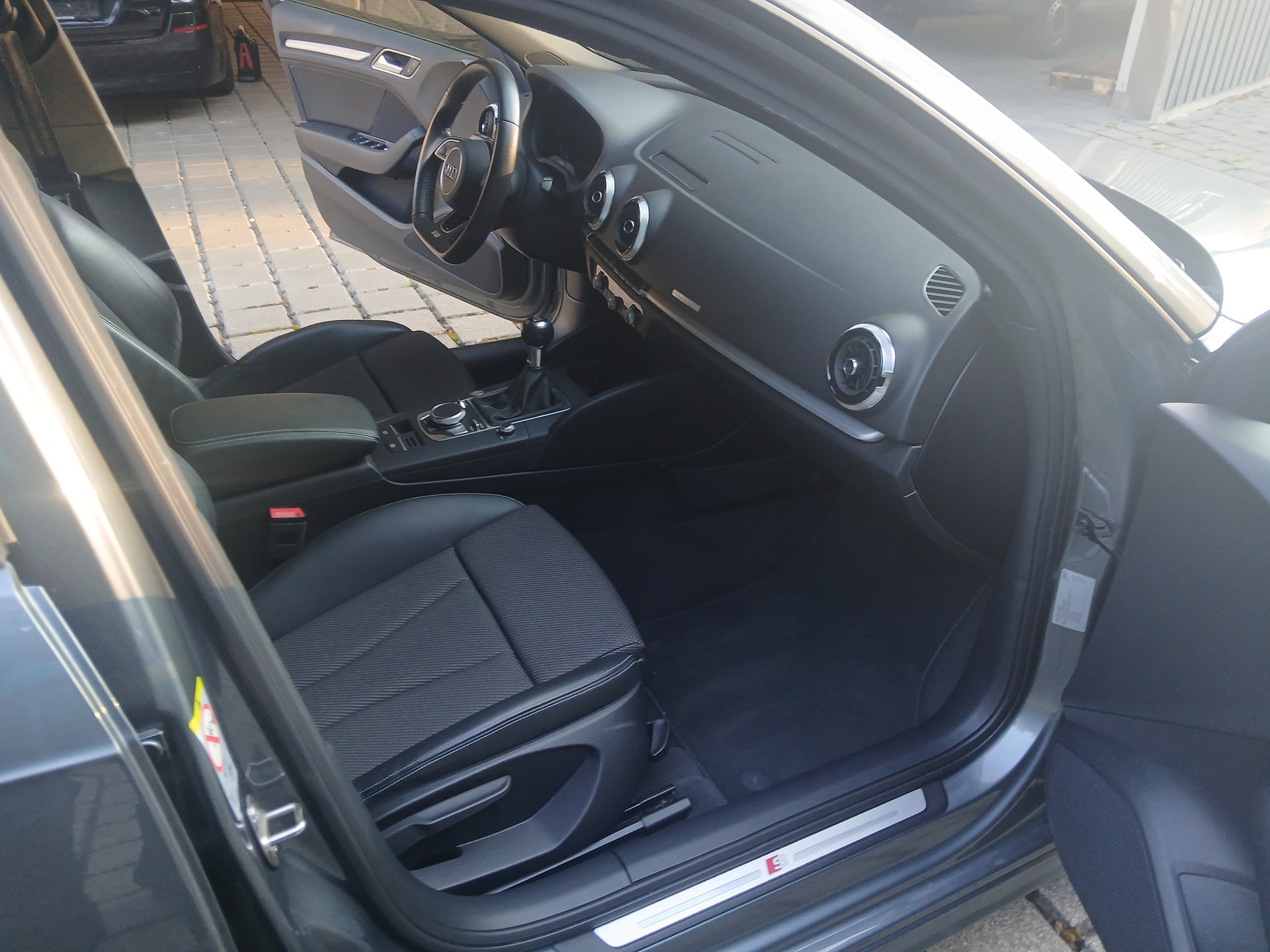 AUDI A3 Sportback 1.5 TFSI Sport-image-10