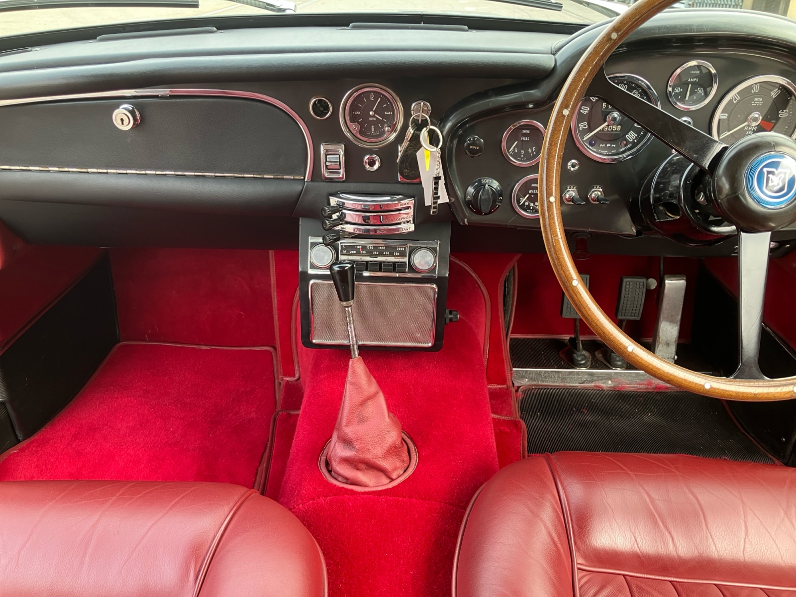 ASTON MARTIN DB5-image-11